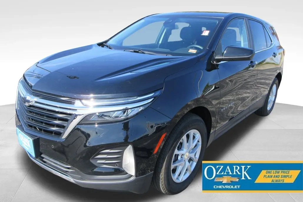2023 Chevrolet Equinox LT photo 1