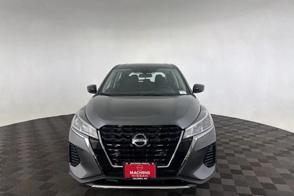 2025 Nissan Kicks Play S photo 1