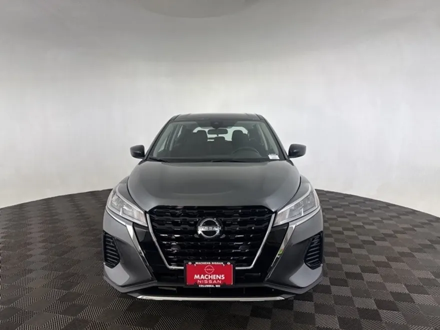 2025 Nissan Kicks Play S photo 1
