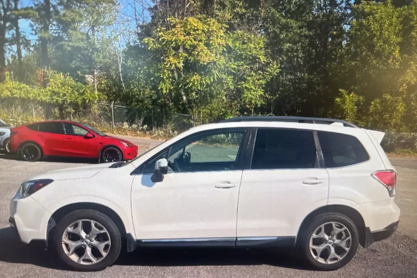 2017 Subaru Forester Touring photo 1