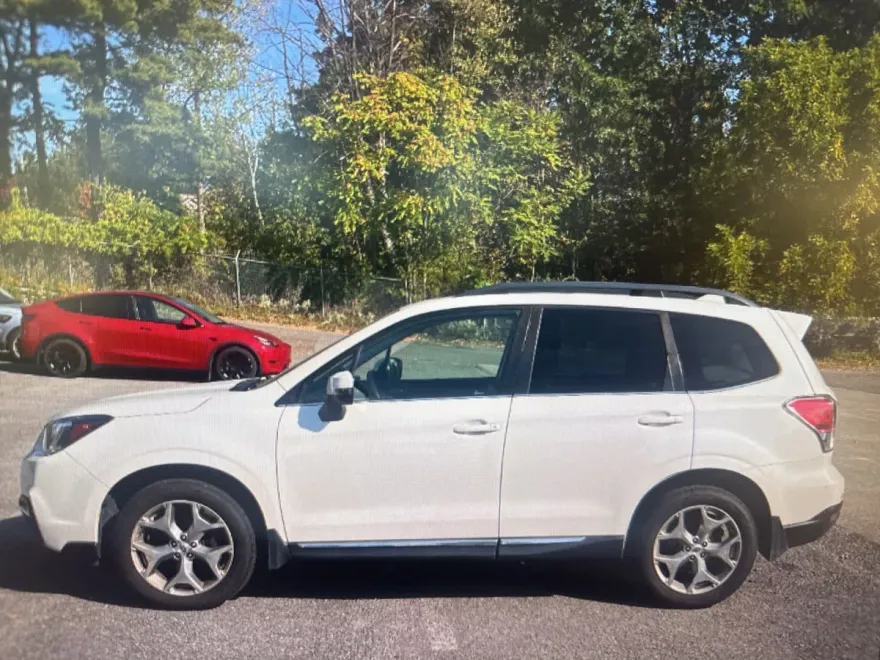 2017 Subaru Forester Touring photo 1