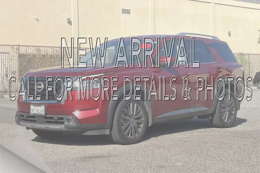 2022 Nissan Pathfinder SL photo 1