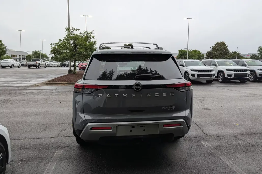 2022 Nissan Pathfinder Platinum photo 1