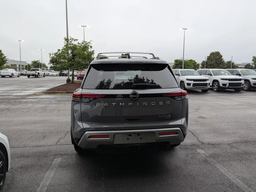 2022 Nissan Pathfinder Platinum photo 1