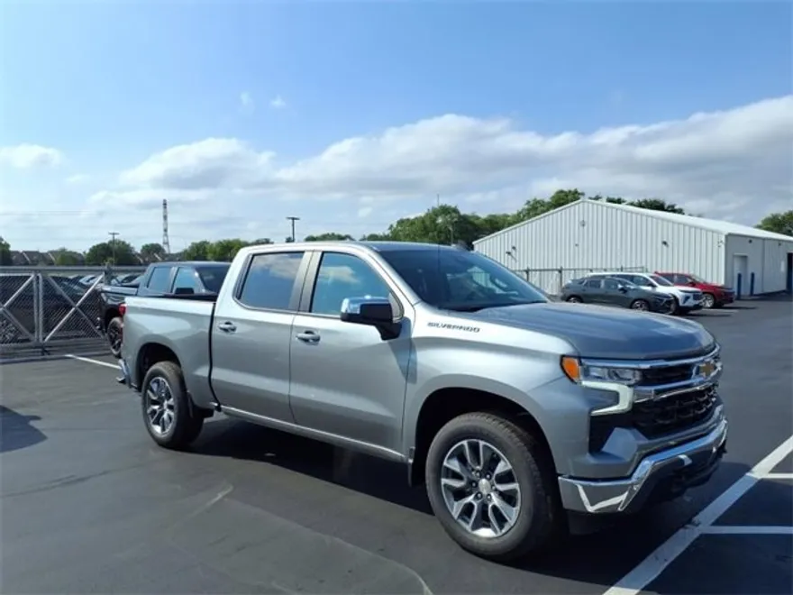 2026 Chevrolet Silverado 1500 LT photo 1