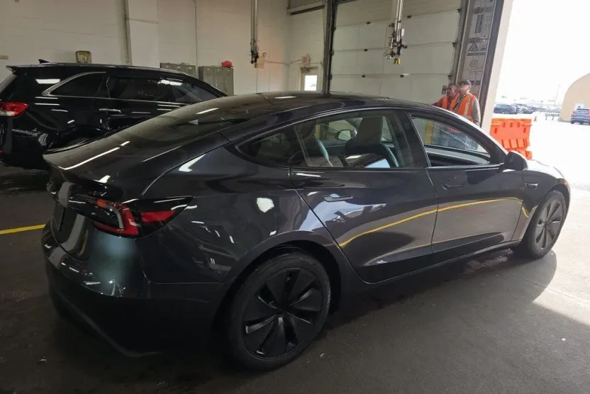 2024 Tesla Model 3 photo 1
