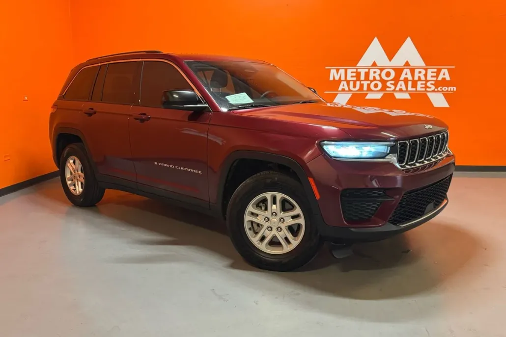2023 Jeep Grand Cherokee Laredo photo 1