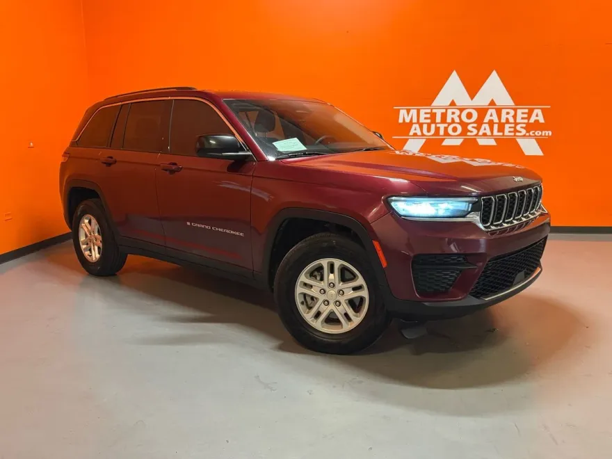 2023 Jeep Grand Cherokee Laredo photo 1