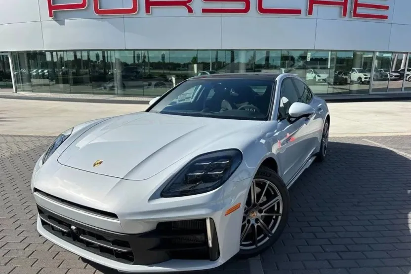 2025 Porsche Panamera 4 E-Hybrid photo 1