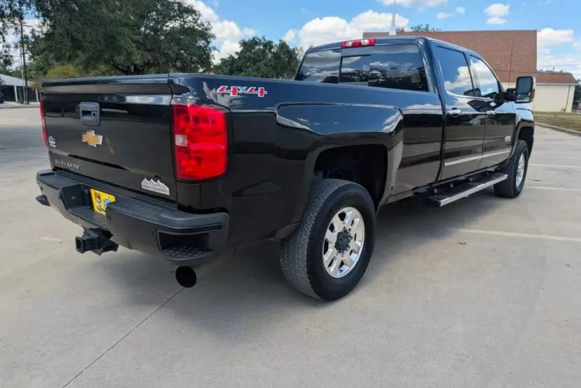 2015 Chevrolet Silverado 3500HD High Country photo 1