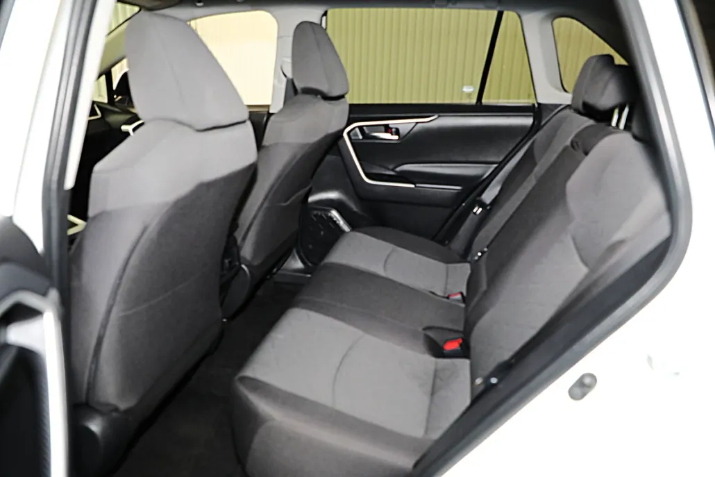 2024 Toyota RAV4 XLE photo 1