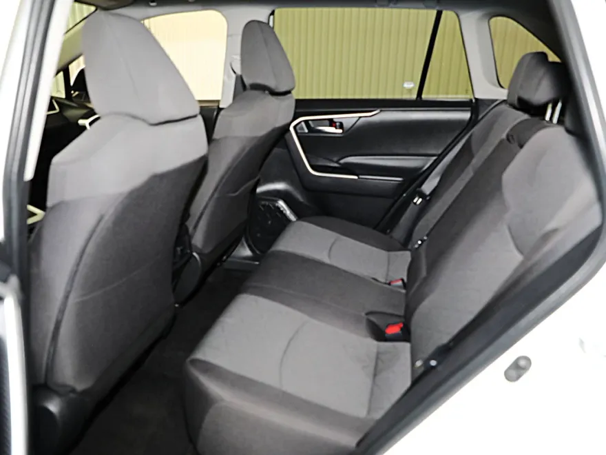 2024 Toyota RAV4 XLE photo 1