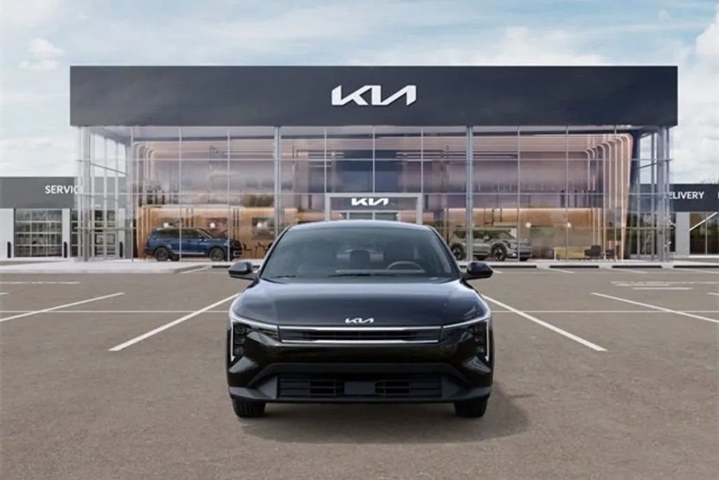 2025 Kia K4 LXS photo 1