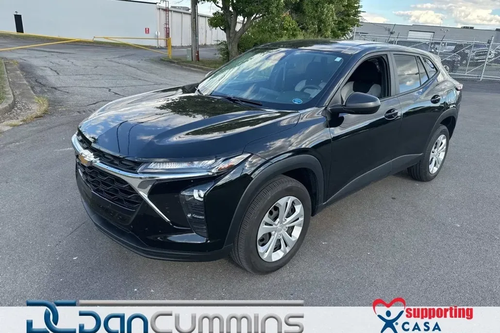 2024 Chevrolet Trax LS photo 1