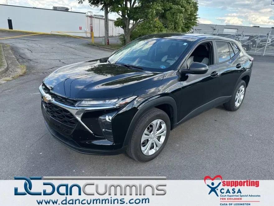 2024 Chevrolet Trax LS photo 1