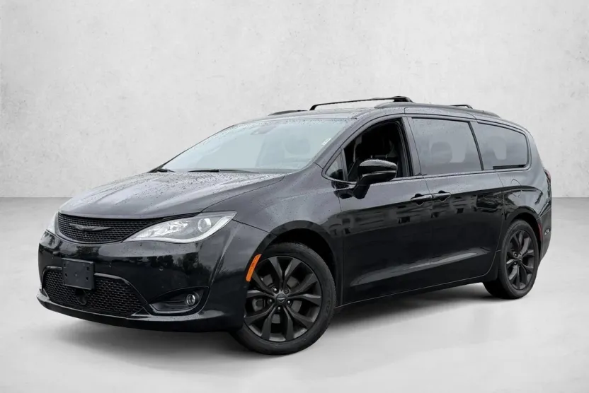 2018 Chrysler Pacifica Limited photo 1