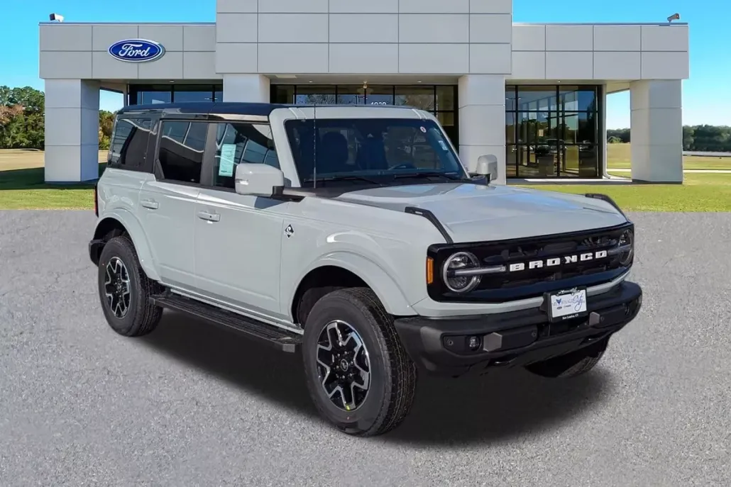 2024 Ford Bronco Outer Banks photo 1