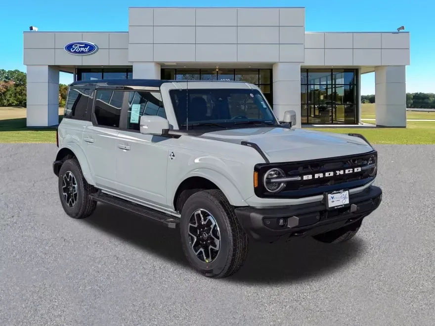 2024 Ford Bronco Outer Banks photo 1