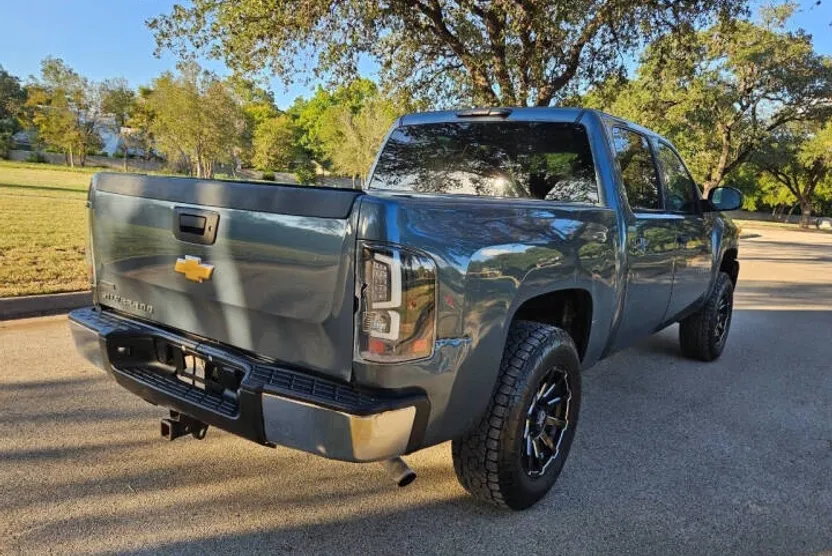 2012 Chevrolet Silverado 1500 LT photo 1