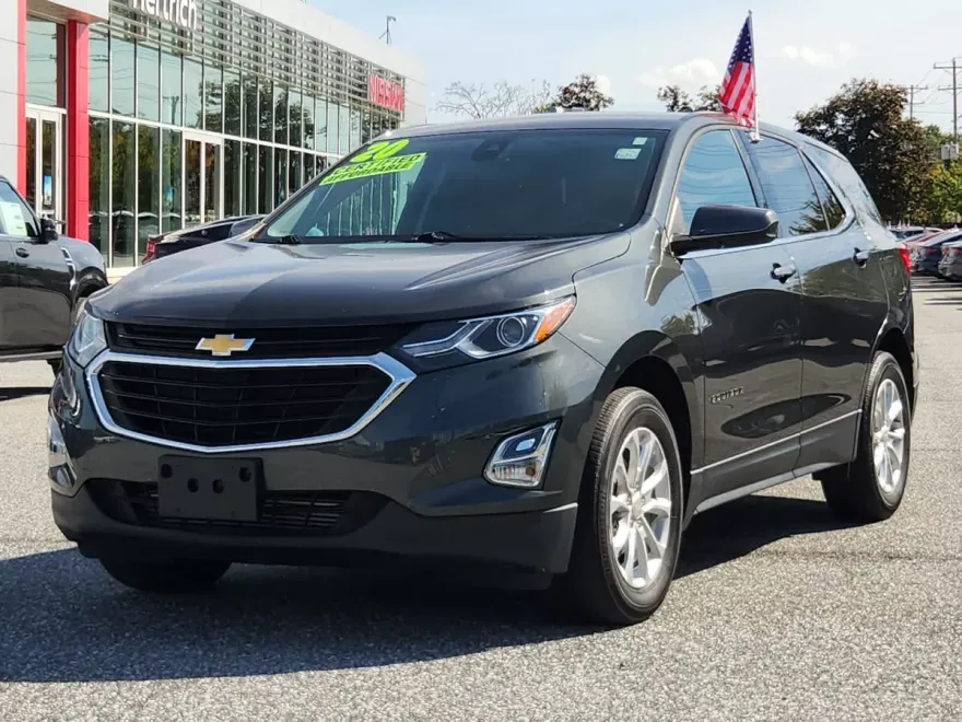 2020 Chevrolet Equinox LT photo 1
