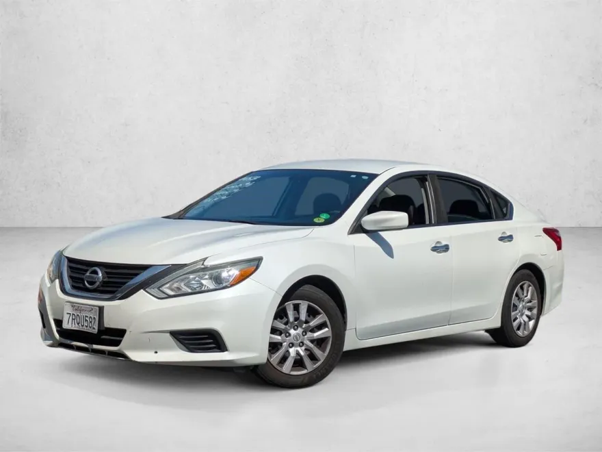 2016 Nissan Altima 2.5 S photo 1