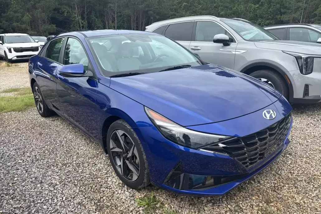 2023 Hyundai Elantra Limited photo 1
