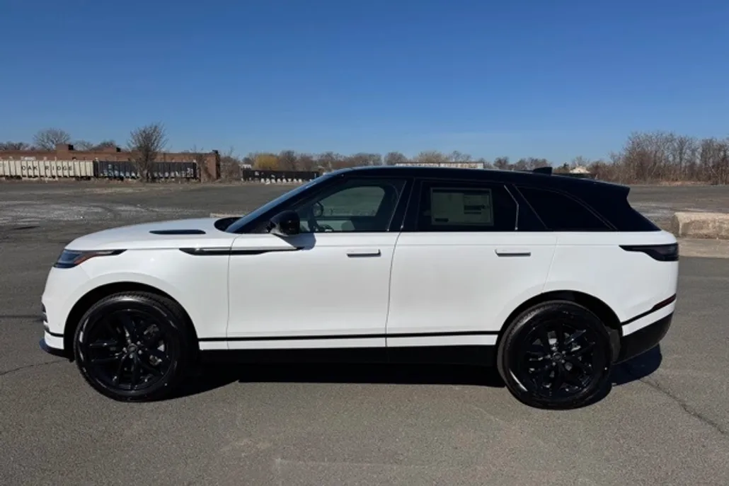 2026 Land Rover Range Rover Velar SE photo 1
