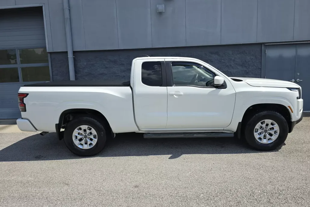 2024 Nissan Frontier SV photo 1