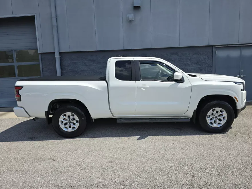 2024 Nissan Frontier SV photo 1