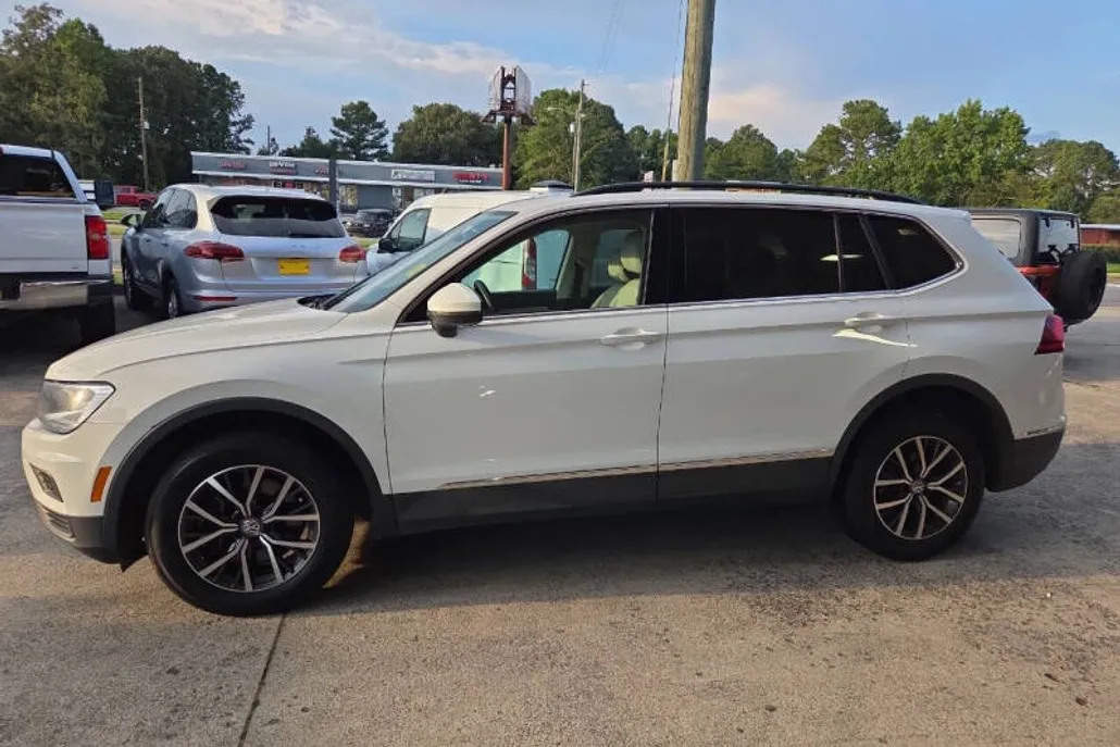 2020 Volkswagen Tiguan SE photo 1