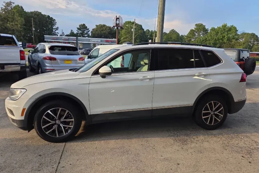 2020 Volkswagen Tiguan SE photo 1