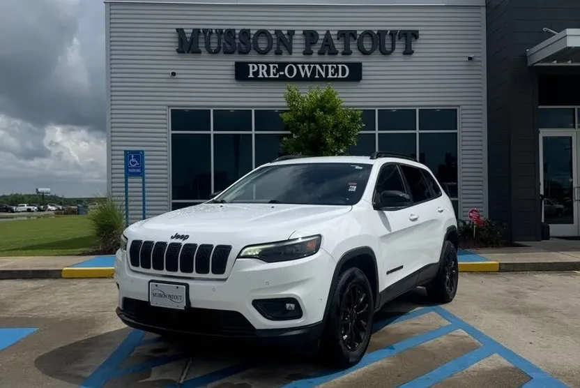 2023 Jeep Cherokee Altitude photo 1