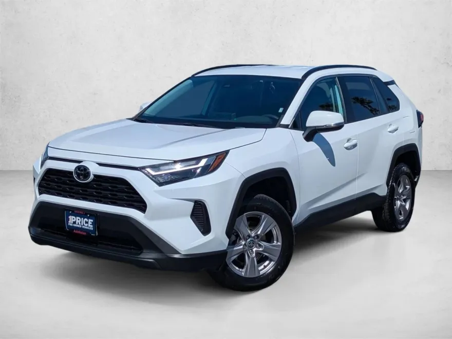 2023 Toyota RAV4 XLE photo 1