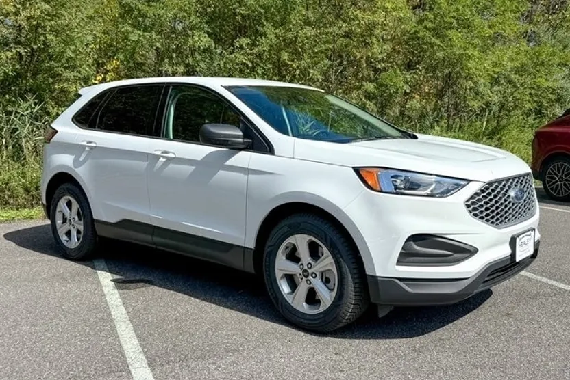 2024 Ford Edge SE photo 1