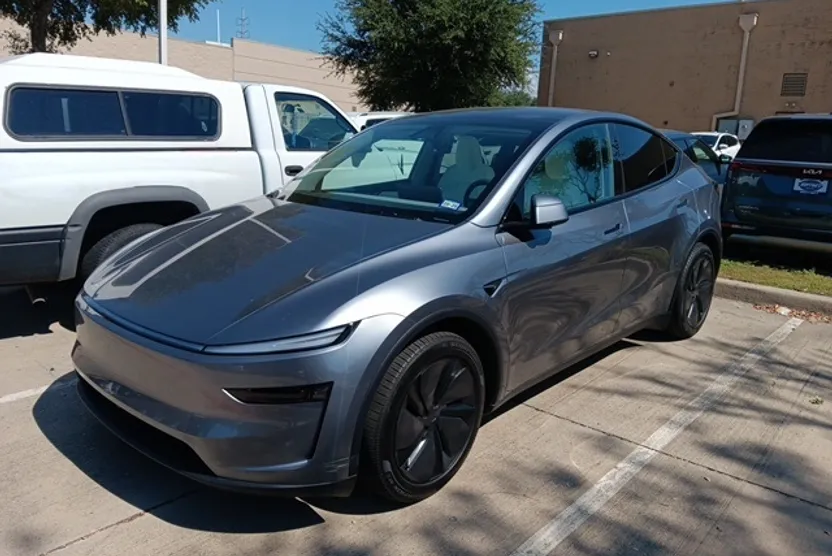 2026 Tesla Model Y Long Range photo 1