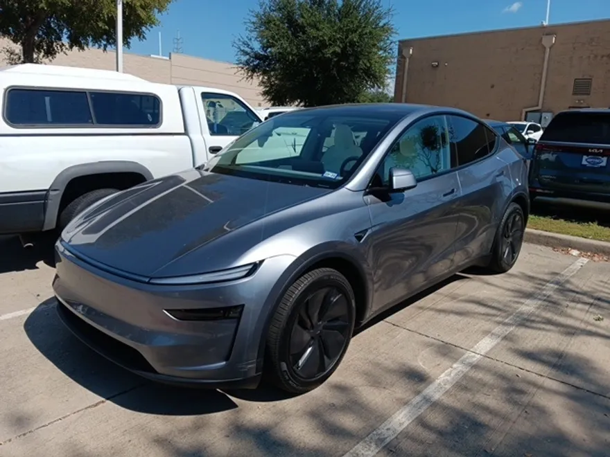 2026 Tesla Model Y Long Range photo 1