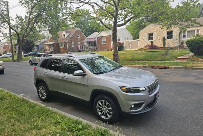 2019 Jeep Cherokee Latitude photo 1