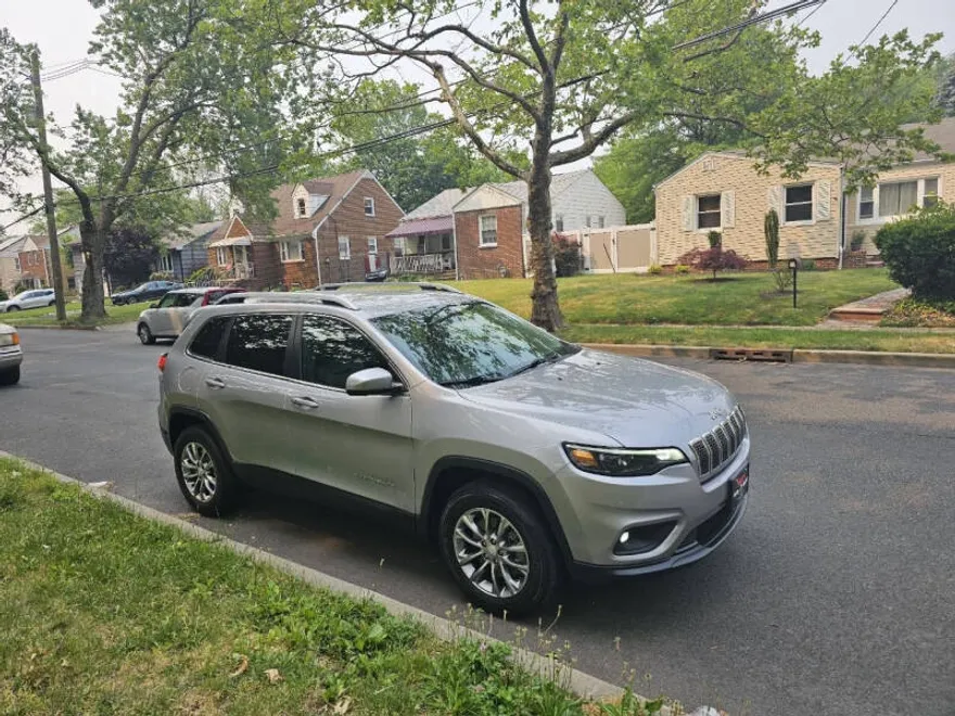 2019 Jeep Cherokee Latitude photo 1