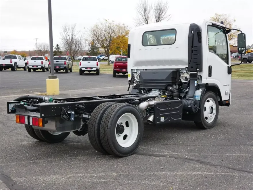 2025 Chevrolet Silverado photo 1