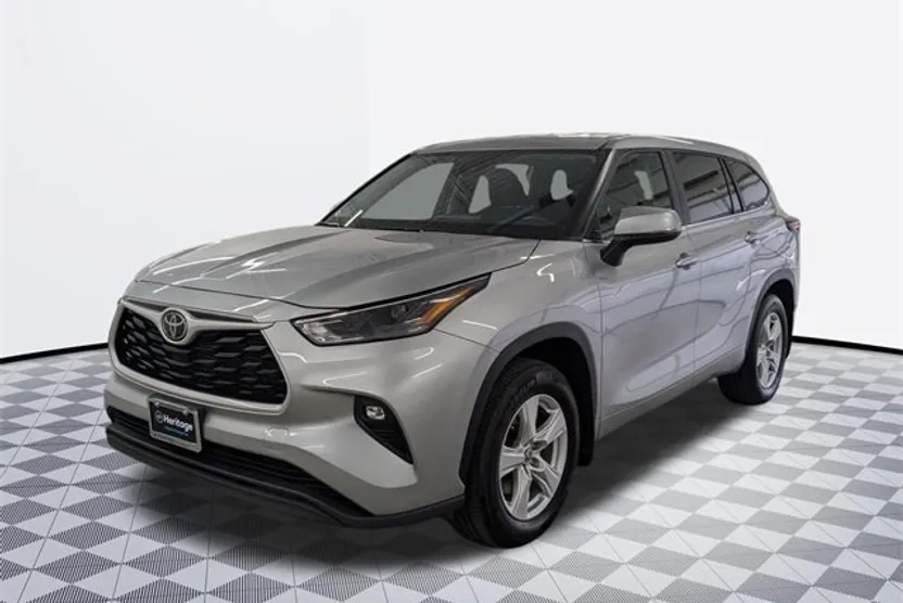 2024 Toyota Highlander LE Sport photo 1