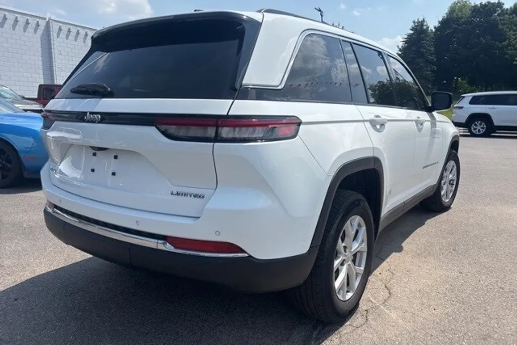2023 Jeep Grand Cherokee Limited photo 1