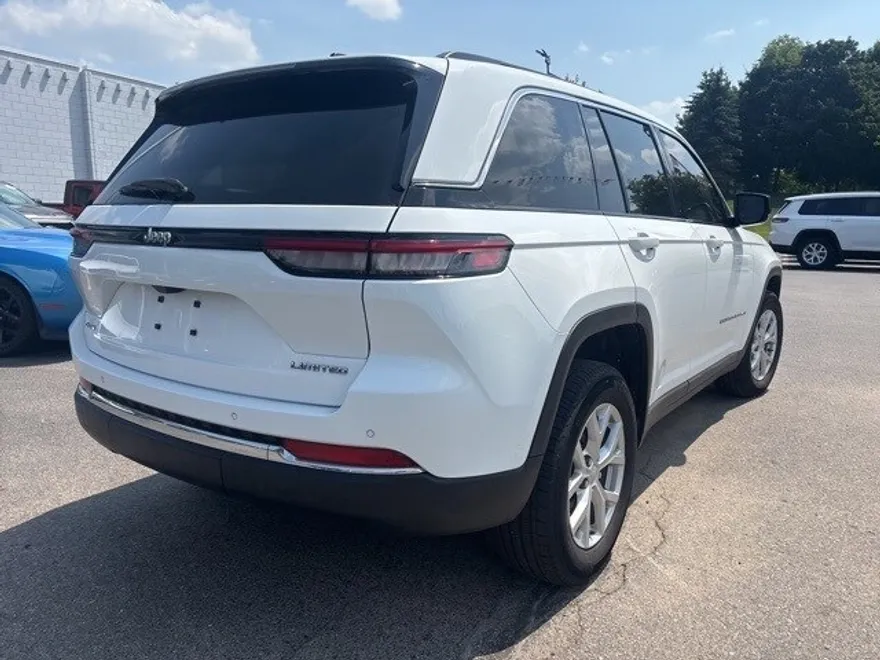 2023 Jeep Grand Cherokee Limited photo 1