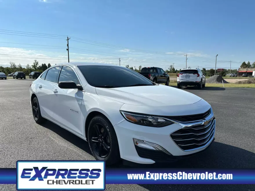 2022 Chevrolet Malibu LS photo 1