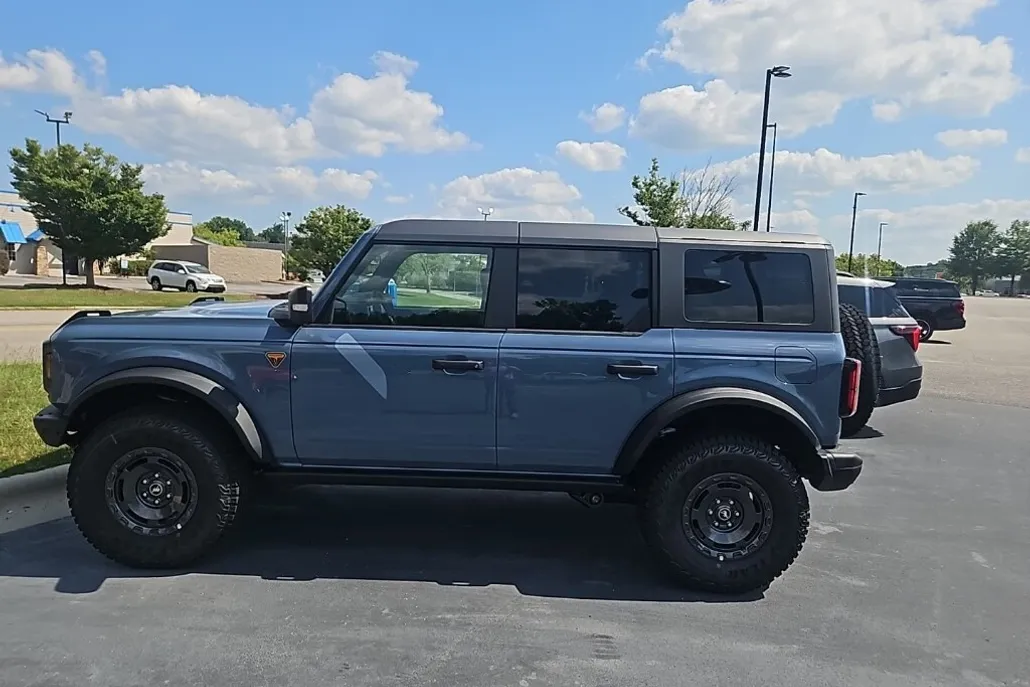 2025 Ford Bronco Badlands photo 1