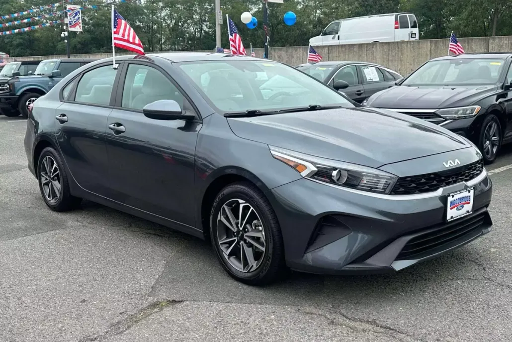 2023 Kia Forte LXS photo 1