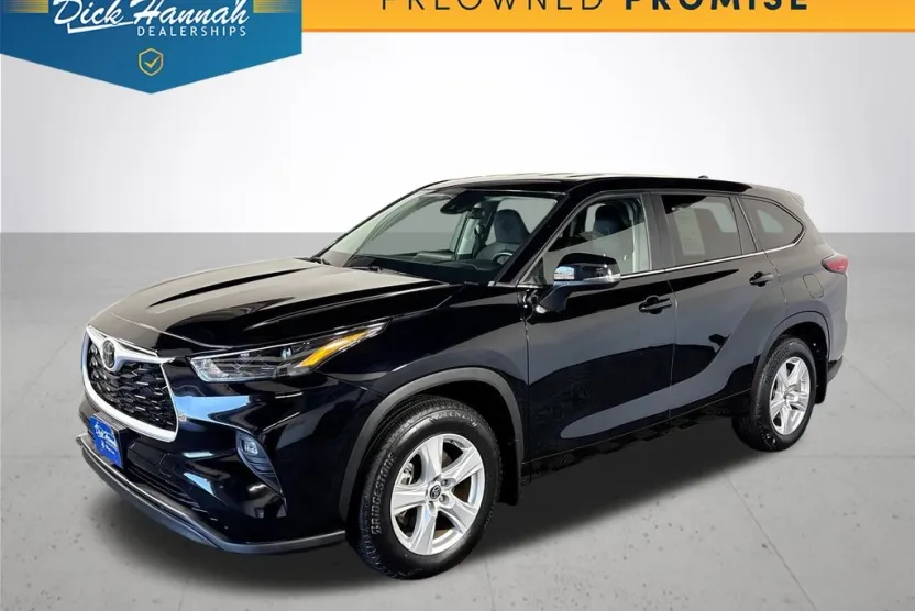 2023 Toyota Highlander LE photo 1