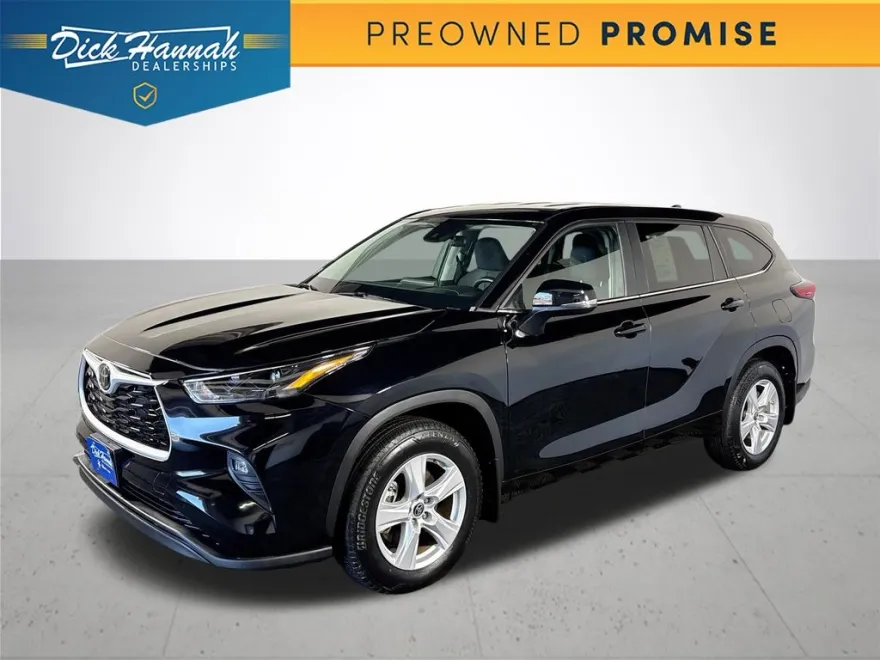 2023 Toyota Highlander LE photo 1