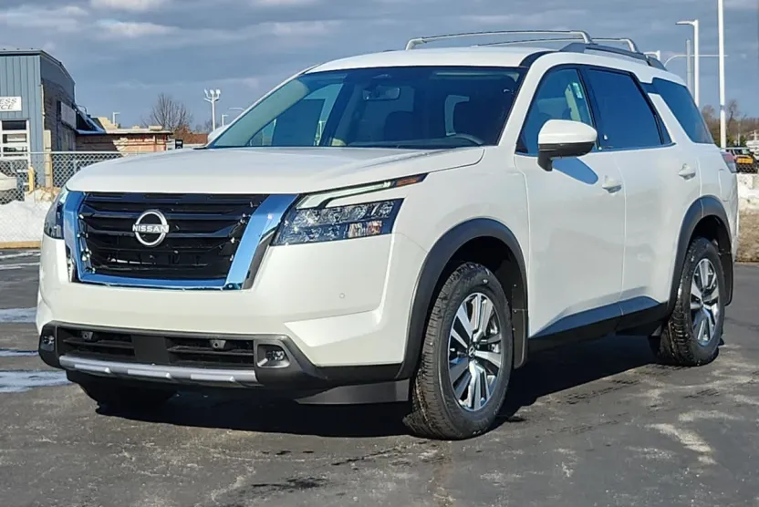 2025 Nissan Pathfinder SL photo 1