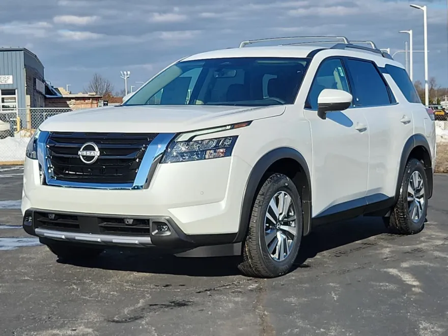 2025 Nissan Pathfinder SL photo 1