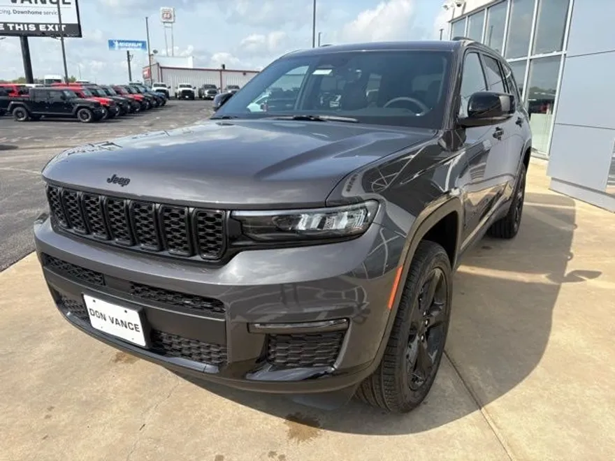 2025 Jeep Grand Cherokee Limited photo 1
